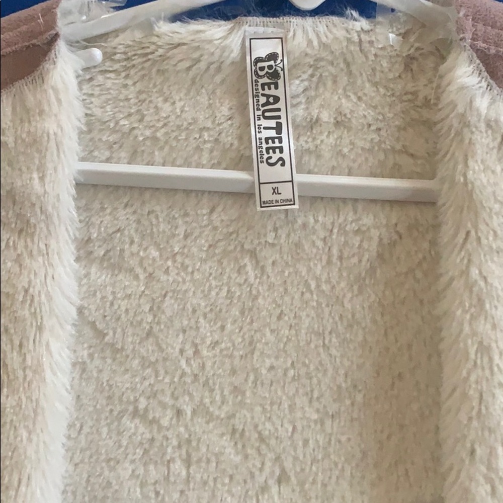 Girls Vest - Picture 3 of 3